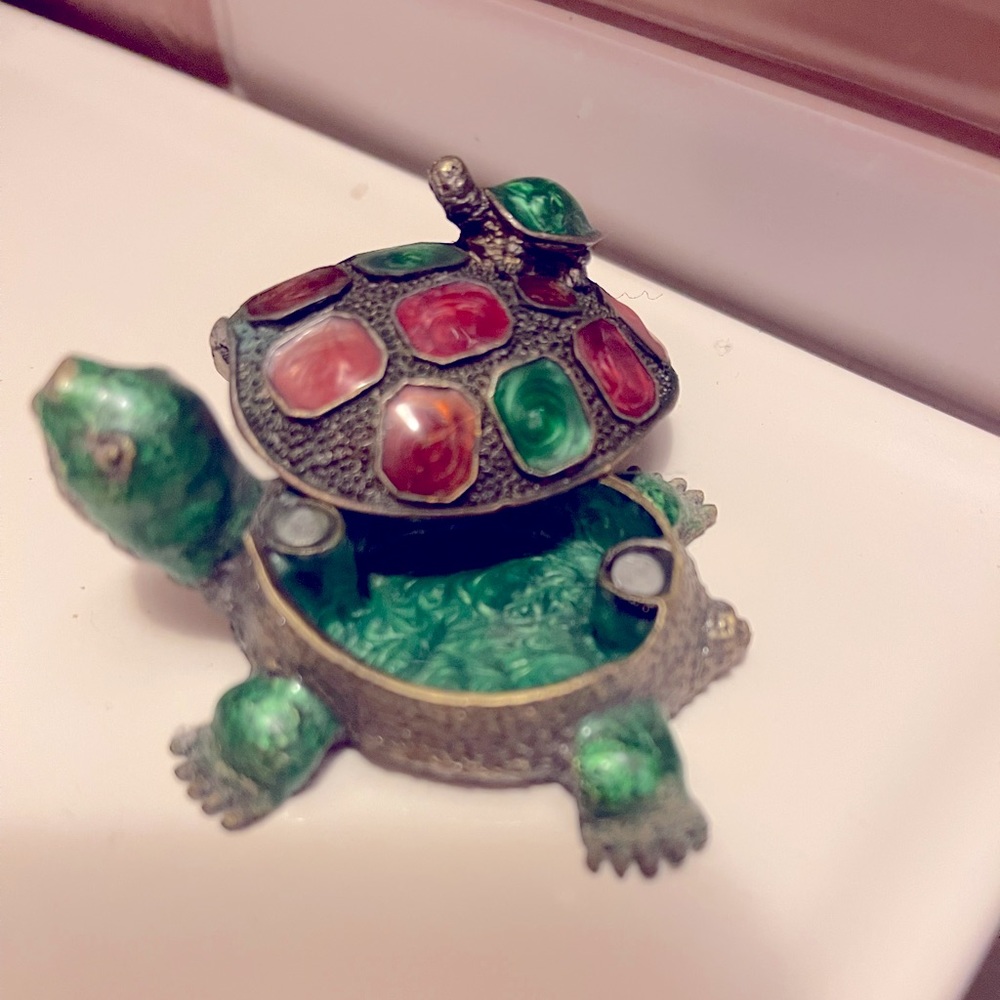RARE heavy duty Tortoise w/hiding spot for trinkets